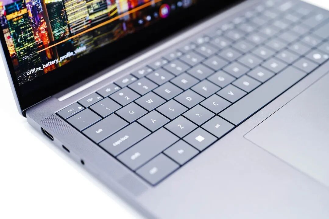 双层OLED触控屏观感惊艳！上手体验戴尔Pro 14 Premium