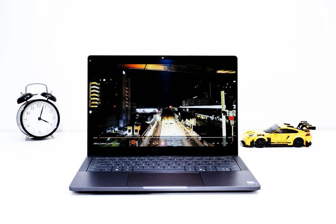 双层OLED触控屏观感惊艳！上手体验戴尔Pro 14 Premium