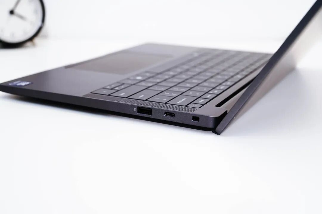 双层OLED触控屏观感惊艳！上手体验戴尔Pro 14 Premium