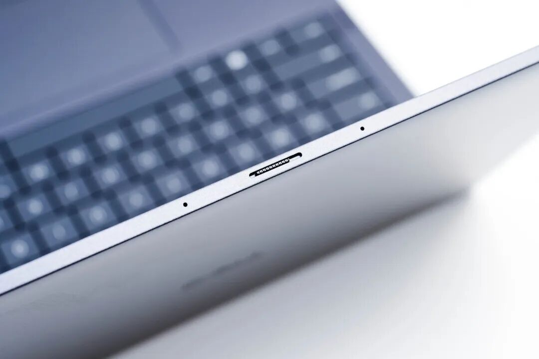 双层OLED触控屏观感惊艳！上手体验戴尔Pro 14 Premium