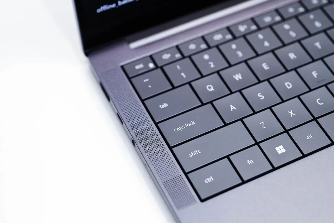 双层OLED触控屏观感惊艳！上手体验戴尔Pro 14 Premium